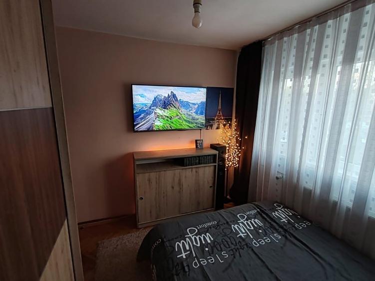 Apartament cu 3 camere semidecomandat, mobilat în Rogerius