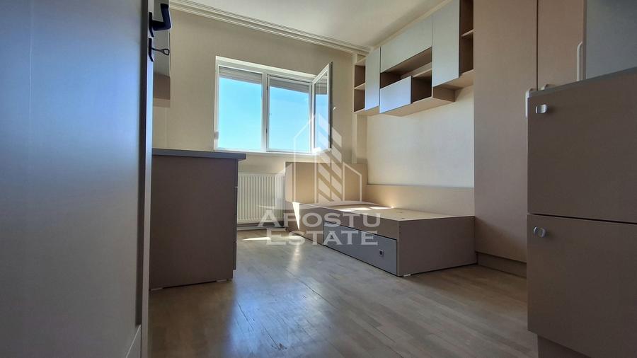 Apartament cu 4 camere semidecomandat, mobilat în Micălaca