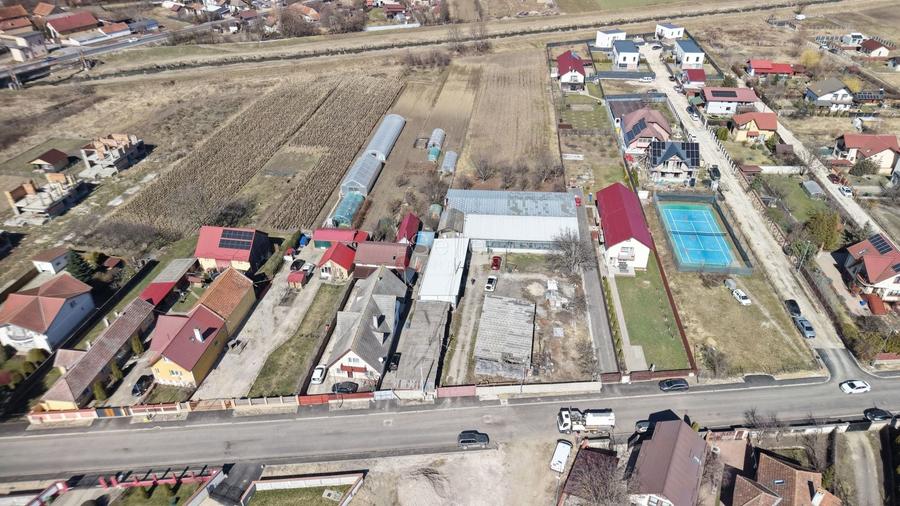 Teren intravilan cu hala construita - 1