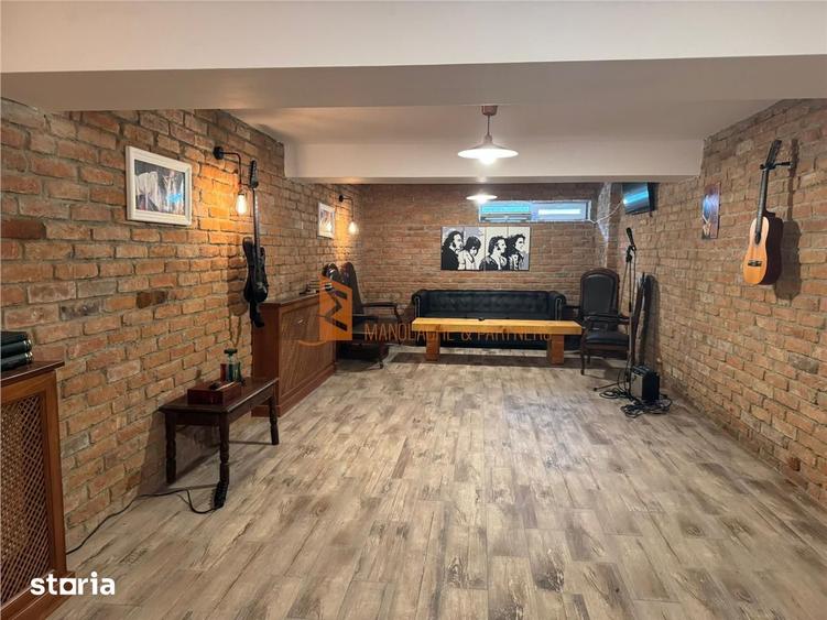 Casă cu 6 camere decomandat cu Teren 702 Mp în Vadu Pașii