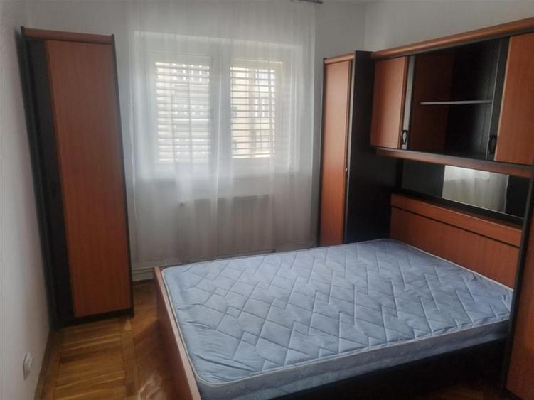 Apartament cu 3 camere decomandat, mobilat în Central