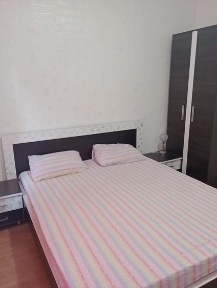 Apartament cu 3 camere decomandat în Runcu