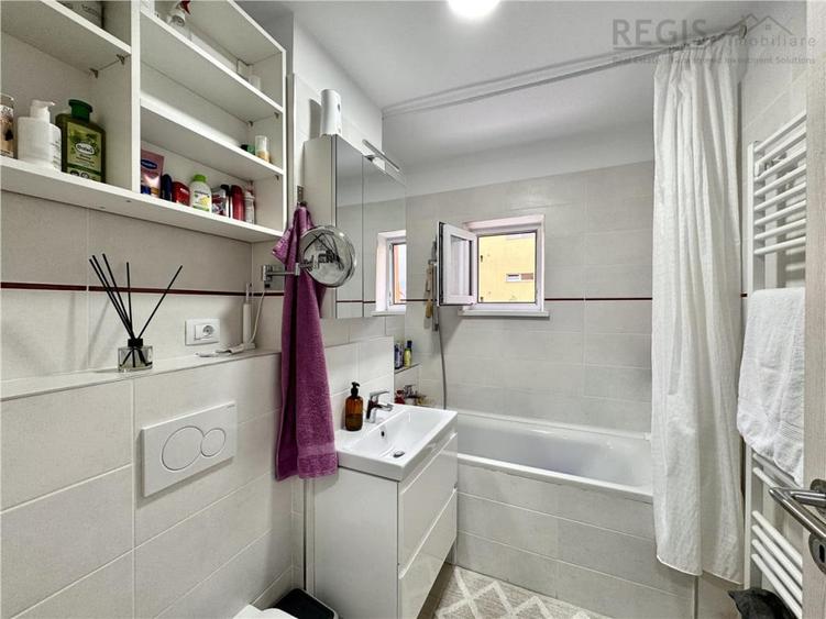 Apartament cu 3 camere decomandat în Triaj
