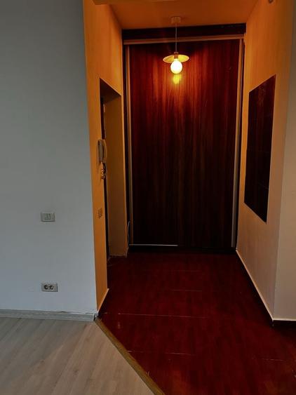 Apartament cu 2 camere semidecomandat în Roșu