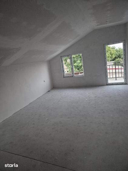 Casă cu 6 camere cu Teren 222 Mp în Lumina