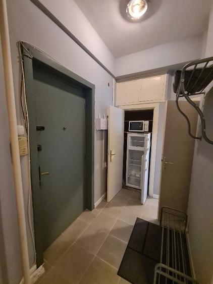 Garsonieră decomandată în Calea Victoriei