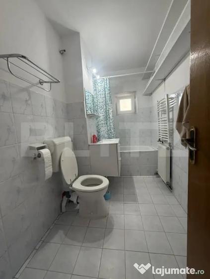 Apartament cu 4 camere decomandat în Micro 5