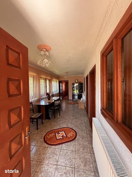 Casă cu 7 camere cu Teren 830 Mp în