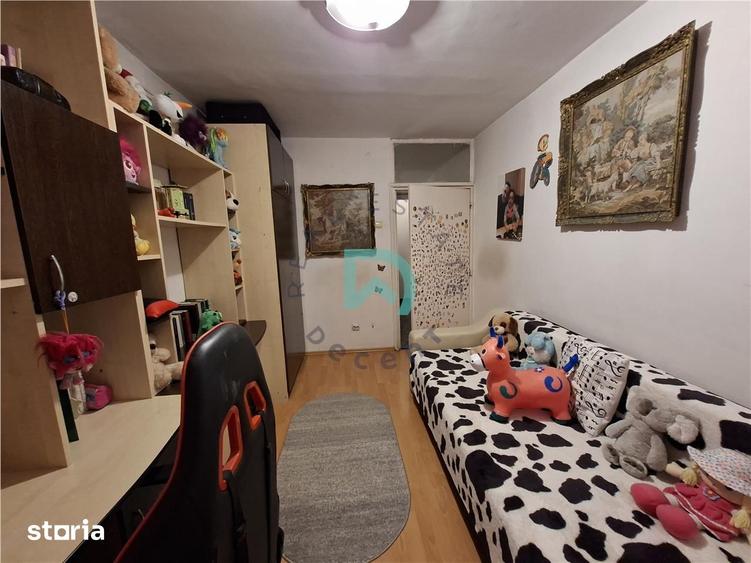 Apartament cu 3 camere decomandat în Astra