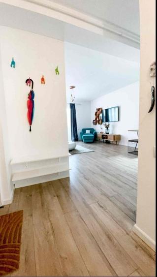 Apartament cu 2 camere semidecomandat, mobilat în Bună Ziua