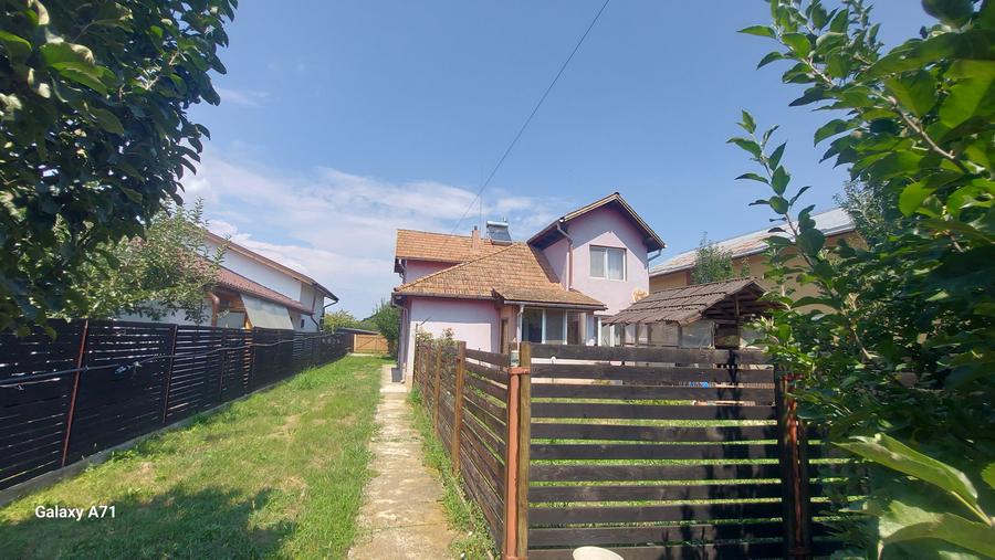 Casă individuală cu 10 camere cu Canalizare în Grădiștea