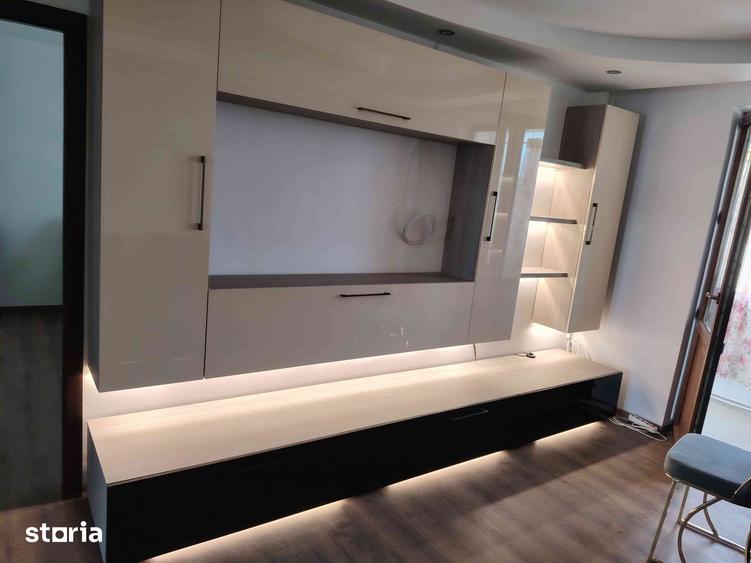 Apartament cu 4 camere decomandat în Central
