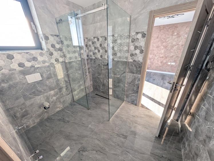 Casă individuală cu 6 camere cu Canalizare în Voluntari