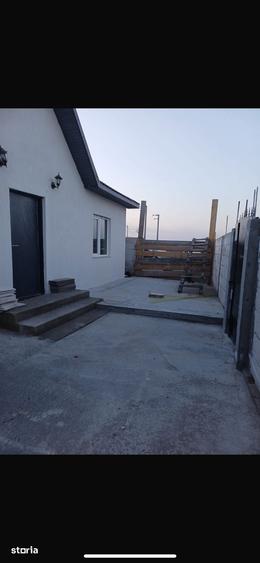 Casă cu 2 camere cu Teren 140 Mp în Central