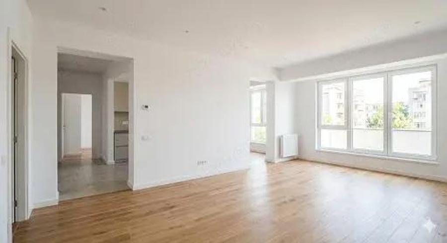 Apartament cu 3 camere semidecomandat în Vest