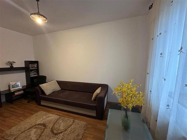 Casă individuală cu 8 camere cu Teren 1000 Mp în Bucium