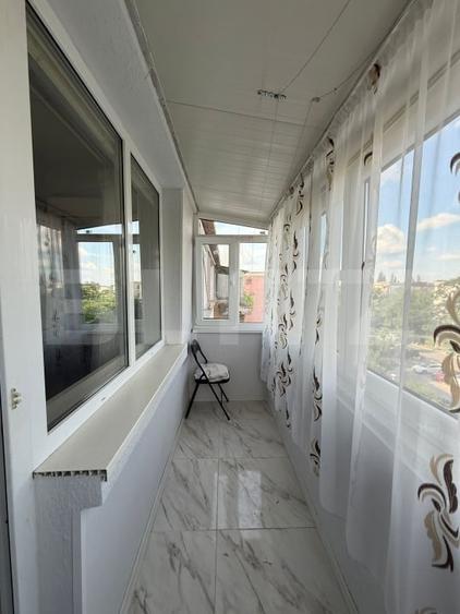 Apartament cu 3 camere semidecomandat, mobilat în Micro 17