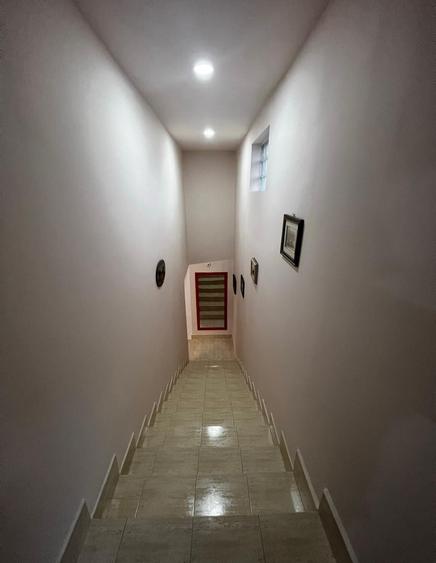 Casă cu 6 camere cu Garaj în Valea Adâncă