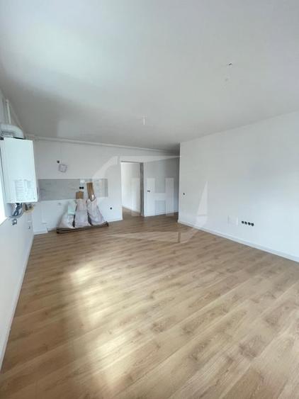Apartament cu 3 camere semidecomandat în Florești