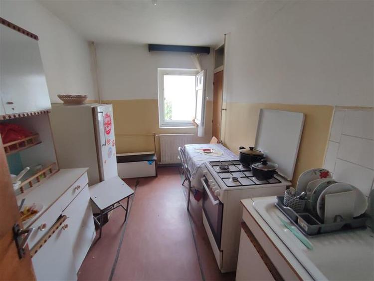 Apartament cu 3 camere decomandat în Aviației