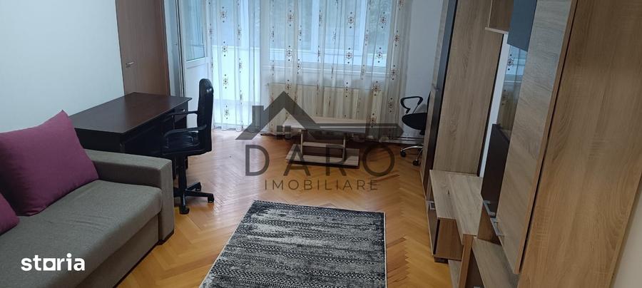 Apartament cu 3 camere decomandat în Cornișa