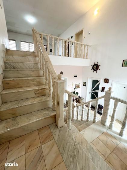 Casă cu 6 camere cu Teren 1631 Mp în Central