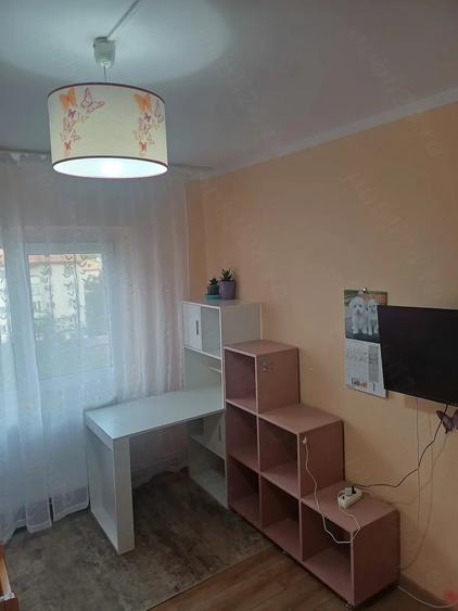 Apartament cu 3 camere decomandat în Exterior Vest