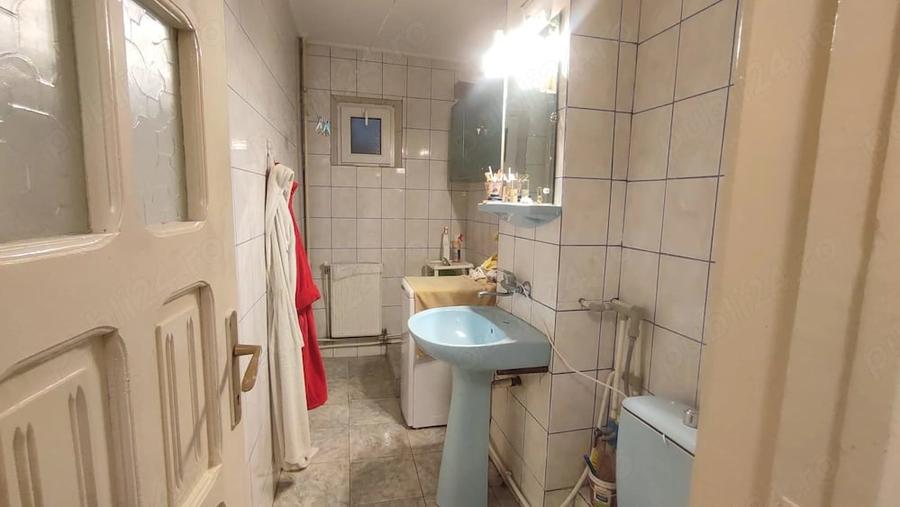 Apartament cu 4 camere decomandat în Micro 21