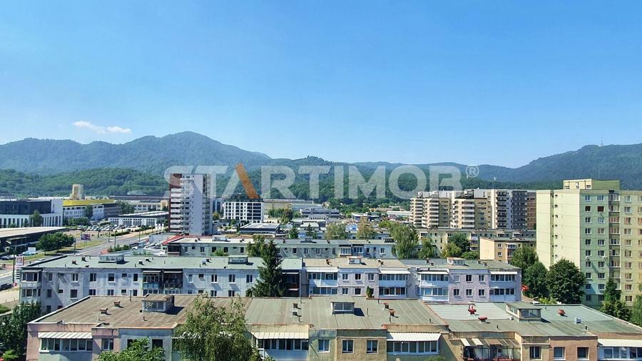 Apartament cu 3 camere decomandat în Calea București