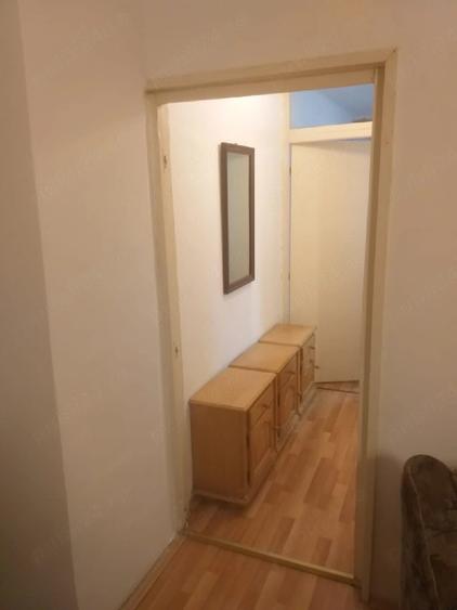 Apartament cu 2 camere semidecomandat în Traian