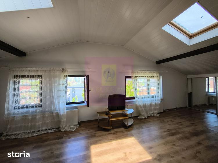 Casă cu 7 camere cu Teren 280 Mp în Rahova