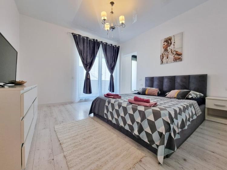 Penthouse cu 2 camere decomandat, mobilat în Mamaia-Sat