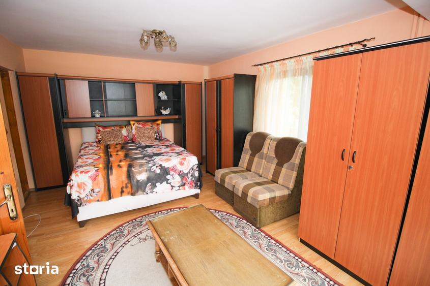 Casă cu 8 camere cu Teren 137 Mp în Central