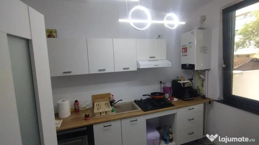 Casă cu 7 camere cu Teren 360 Mp în Central