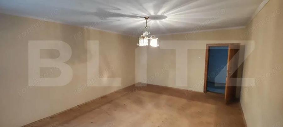 Casă cu Teren 1755 Mp în Malu cu Flori