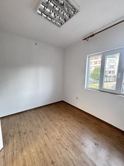 Birou, de 32 mp, în Nufărul
