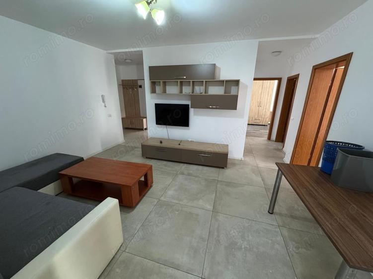Apartament cu 4 camere semidecomandat în Dumbrăvița