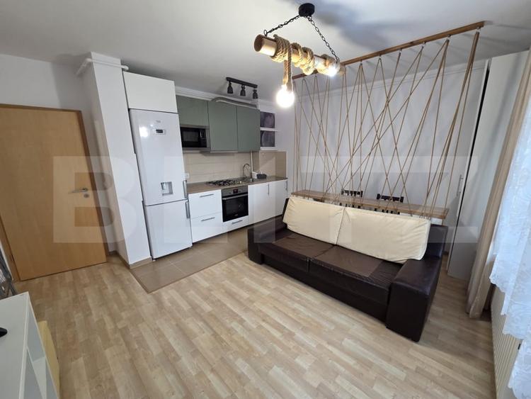 Apartament cu 2 camere decomandat, mobilat în Tractorul