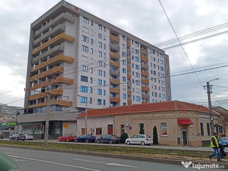 Apartament cu 3 camere decomandat în Podgoria