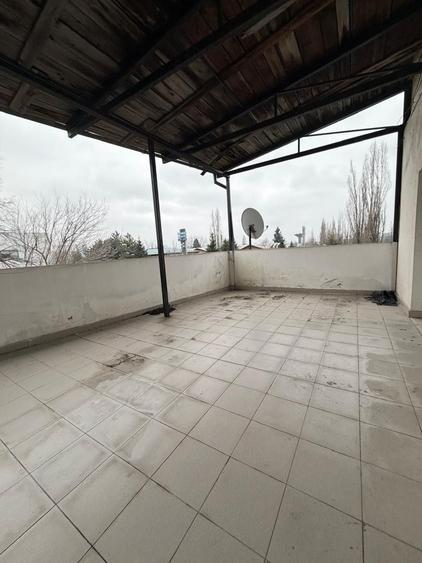 Casă individuală cu 11 camere cu Canalizare în Militari