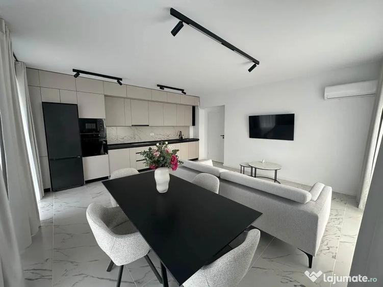 Apartament cu 3 camere semidecomandat în Copou