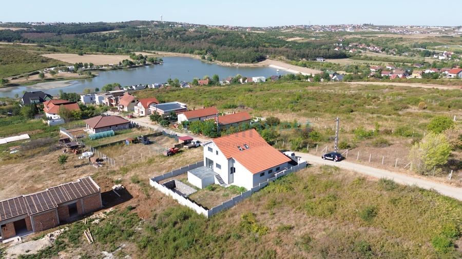 Casă individuală cu 6 camere cu Canalizare în Paleu