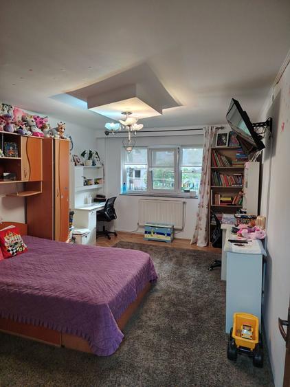 Apartament cu 3 camere semidecomandat în Central