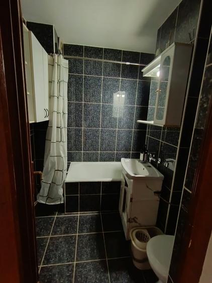 Apartament cu 3 camere decomandat, mobilat în Republicii