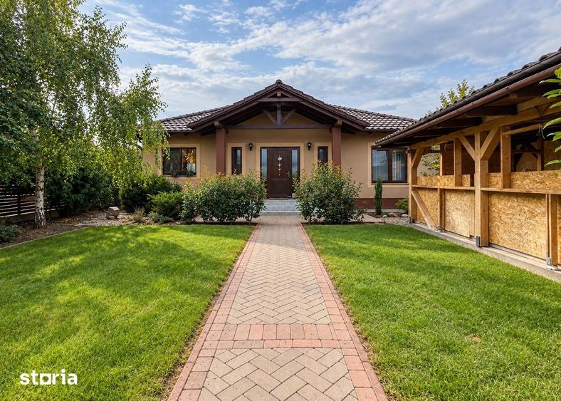 Casă cu 4 camere cu Teren 13000 Mp în Central