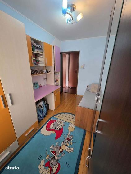 Apartament cu 3 camere, mobilat în Central