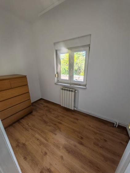 Duplex cu 8 camere cu Canalizare în Primăverii