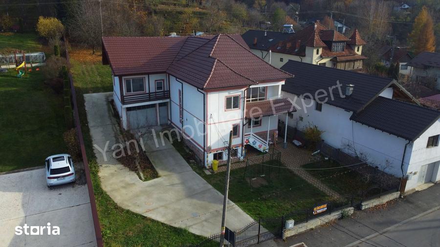 Casă cu 8 camere cu Teren 1500 Mp în Central