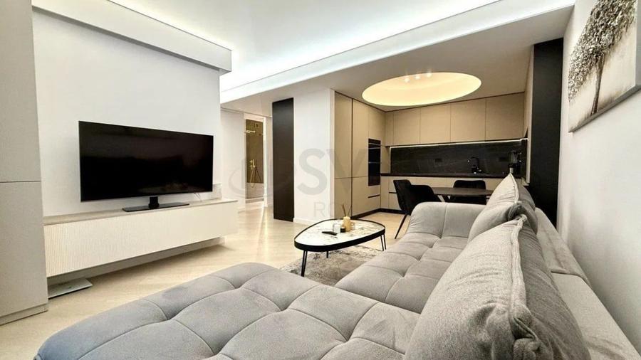 Apartament cu 3 camere semidecomandat, mobilat în Pipera