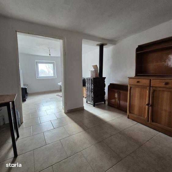 Casă cu 4 camere în Fiscut